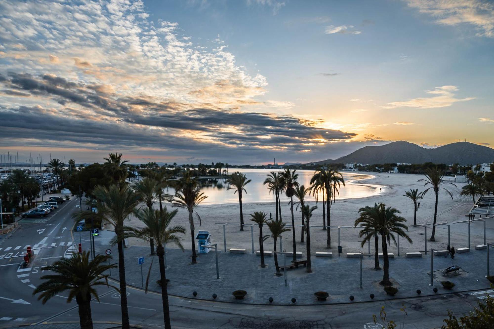 Luxury Sea View Apartment In Puerto De Alcudia Экстерьер фото